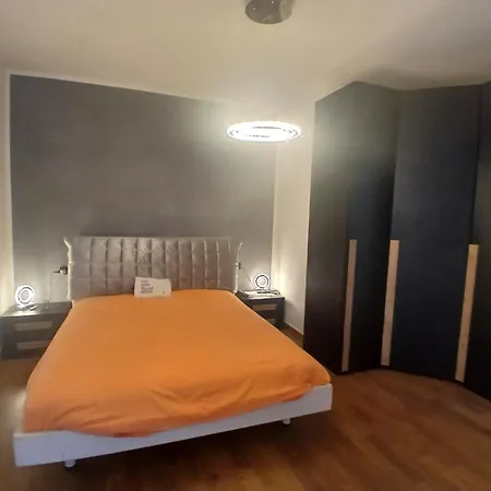 Domus Apartment *